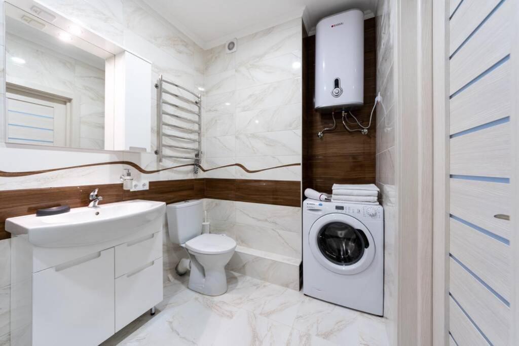 Квартира Люкс В Жк Лебединый, Ул. Ревуцкого 40 Г Kyiv Exterior photo